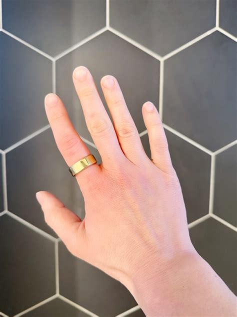 where to wear oura ring.